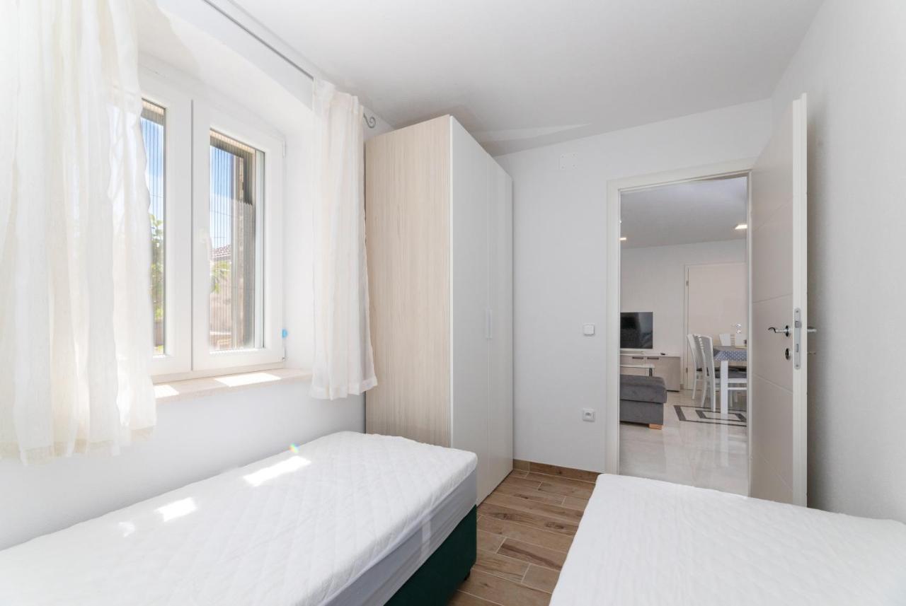 Apartmani Canaki Supetar Exterior photo